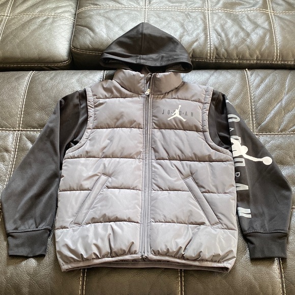 Jordan Other - Nike Air Jordan Boys Therma Fit Puffer Vest Zip up Hoodie- Black/Gray